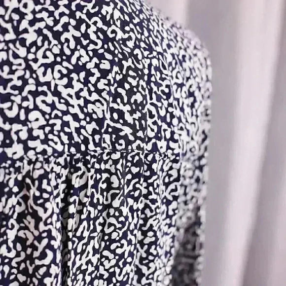 Lila Rose Size M Blue/white leopard print /geometric print blouse - Picture 11 of 14